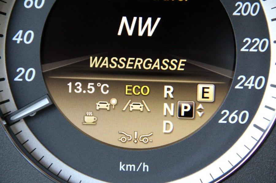  Mercedes-Benz E350 2012 года  (фото 20 из 37)